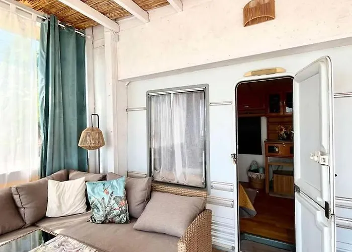 Campsite Caravana The Black Pearl